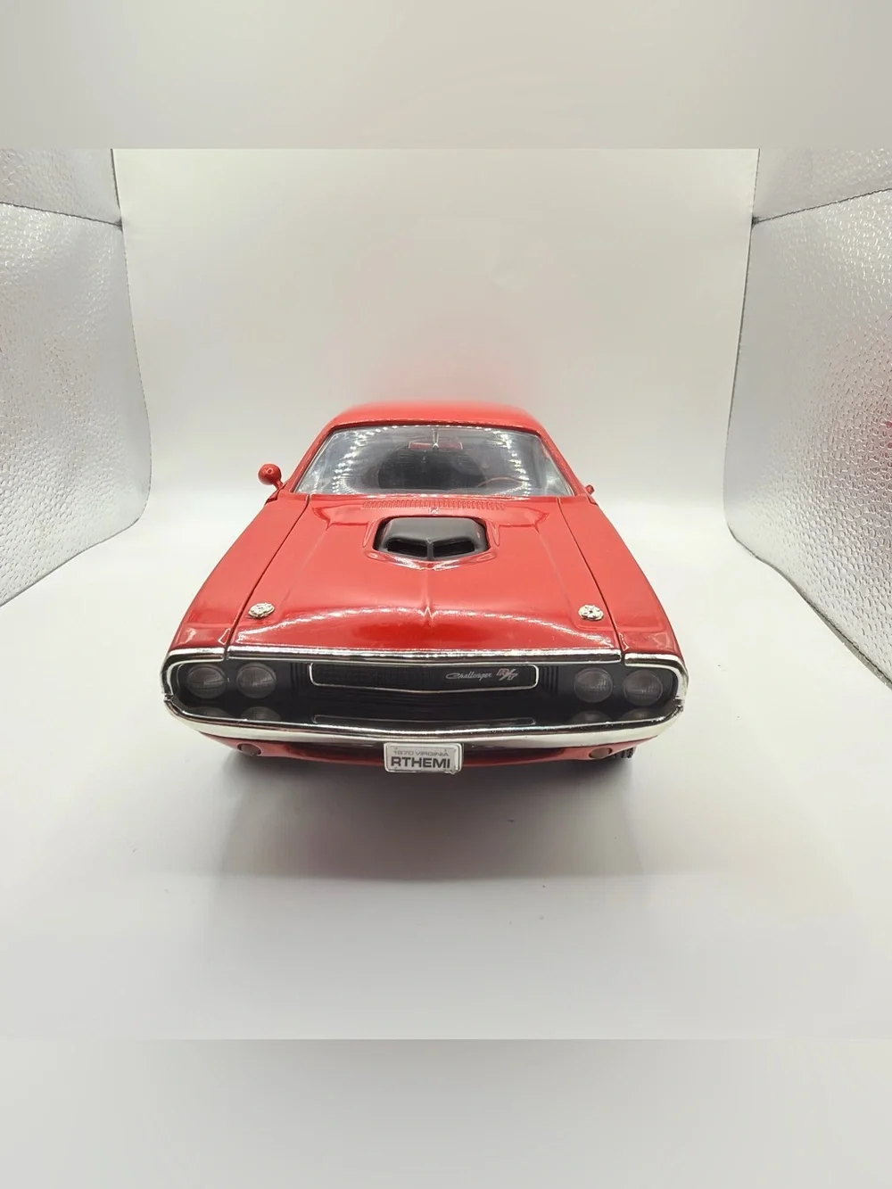 10A ERTL American Muscle - 1970 DODGE CHALLENGER R/T HEMI Red 1/18 Loose No Box